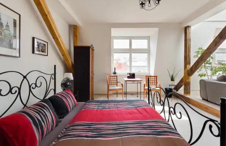 Lenka'S Cozy Red Studio + Lenka'S Cozy Gold Apartment Praag Buitenkant foto